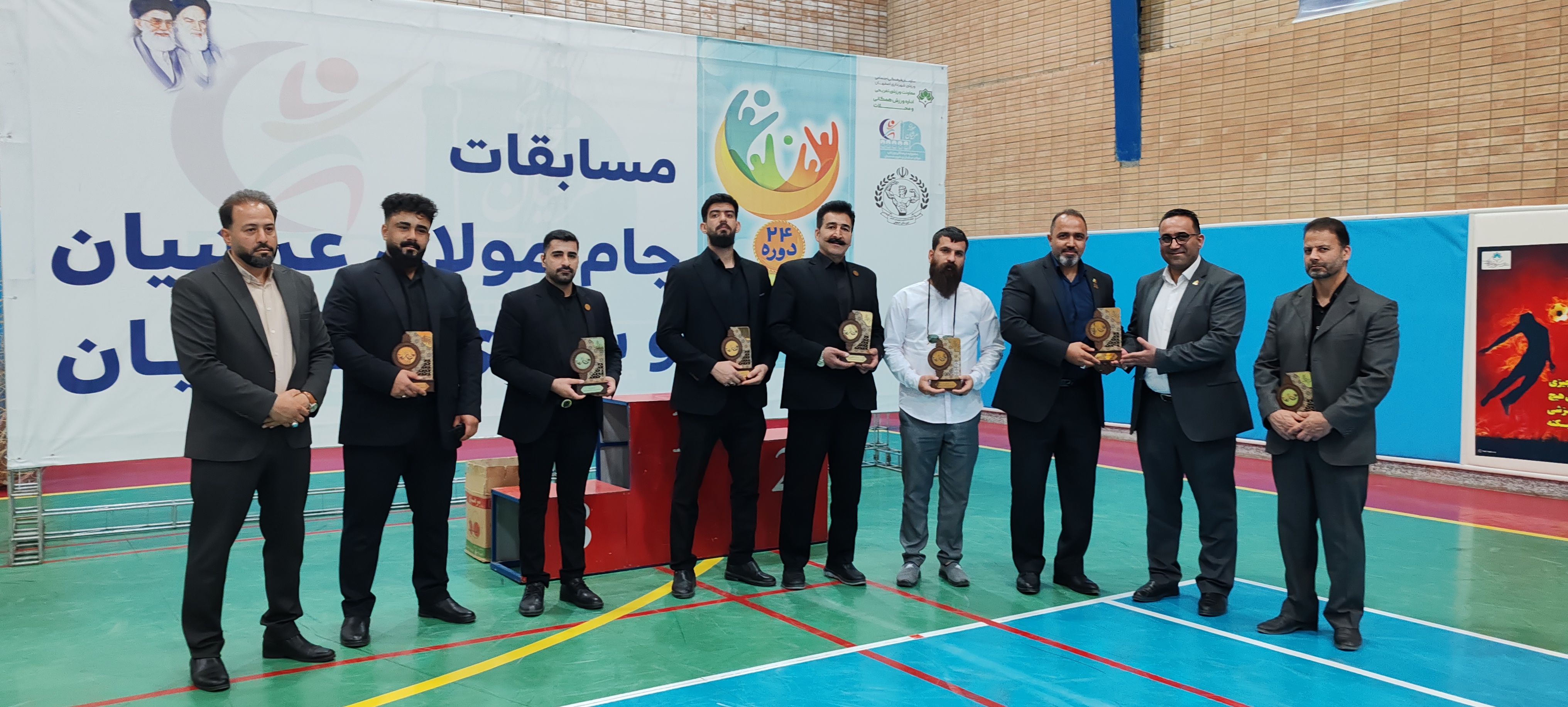   تقدیر رئیس هیئت بدنسازی و پرورش اندام شهرستان اصفهان از جناب آقای حسین کبیری و تیم همراه